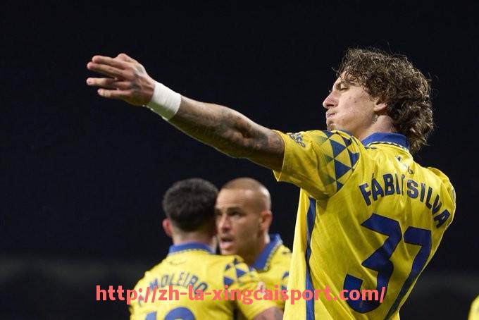 杏彩体育-世俱杯媒体报道特色及多角度新闻传播策略分析